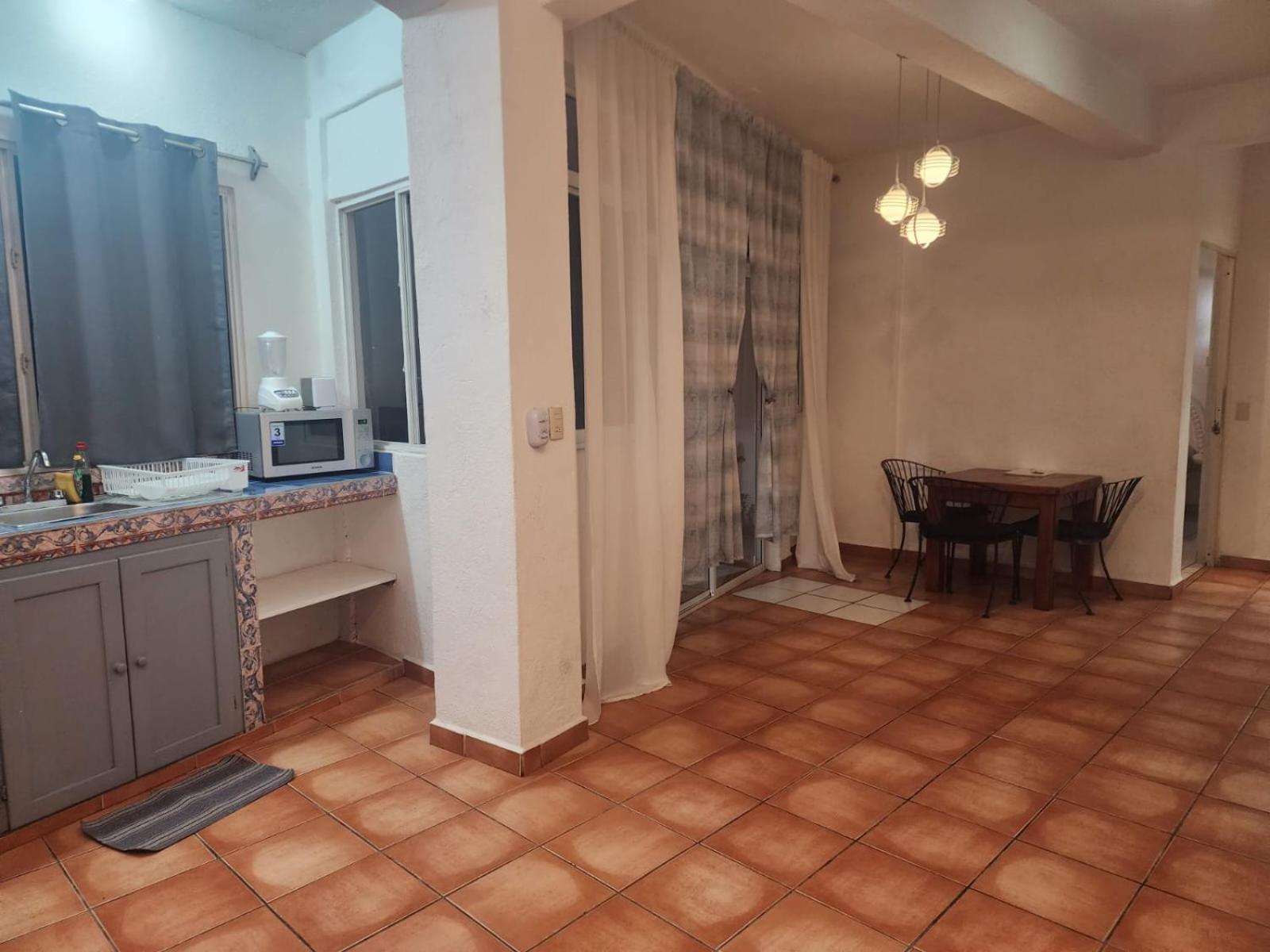 1 Bedroom Apt With Ac , Tv , Wi-Fi Near Dt And Beach 지와타네호 외부 사진